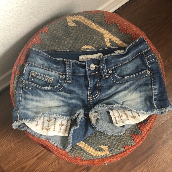 BKE Pants - BKE Denim. 23 Stella Short Shorts + peek pockets